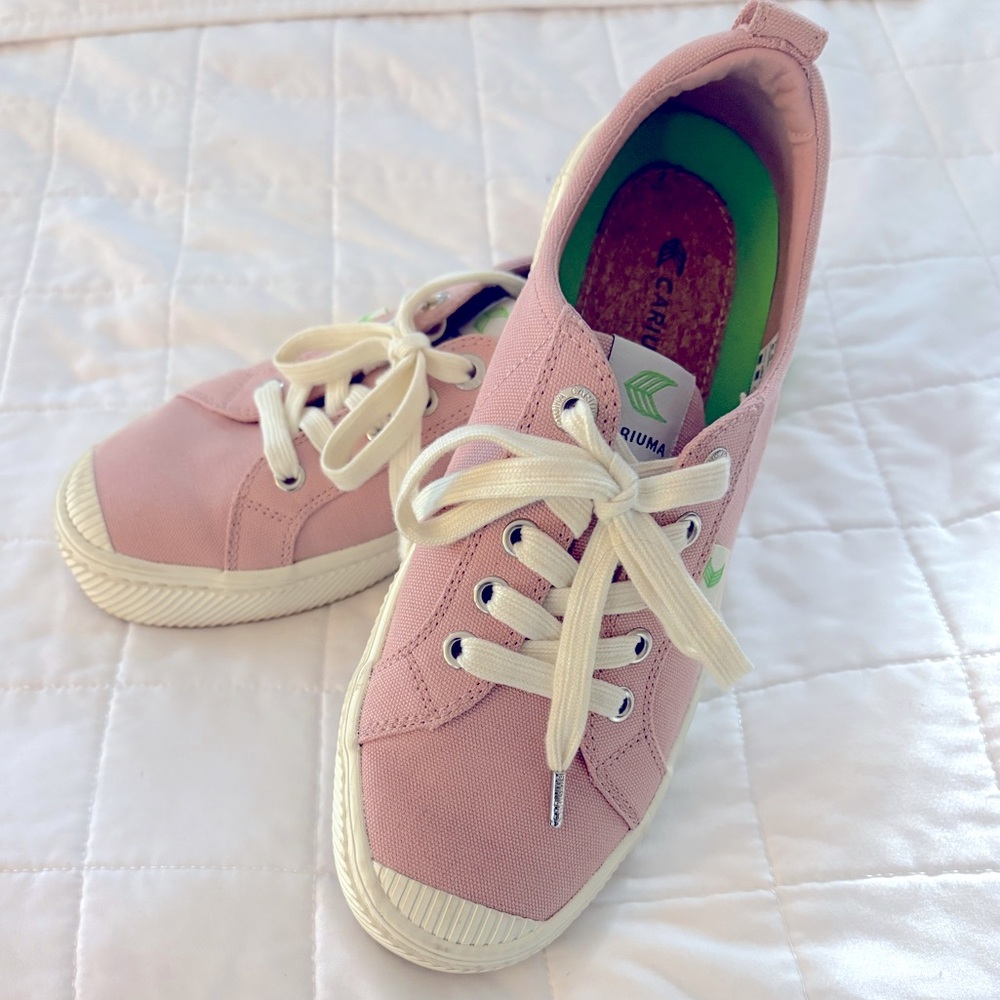 Cariuma Women’s Sneakers size 8.5 Pink worn a couple of times!